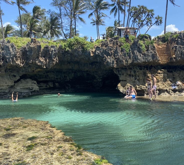 Explore Affordable Kenya Holiday Destinations featuring stunning beaches, wildlife safaris, scenic parks, and unforgettable adventures on a budget.