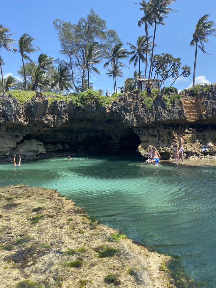 Explore Affordable Kenya Holiday Destinations featuring stunning beaches, wildlife safaris, scenic parks, and unforgettable adventures on a budget.